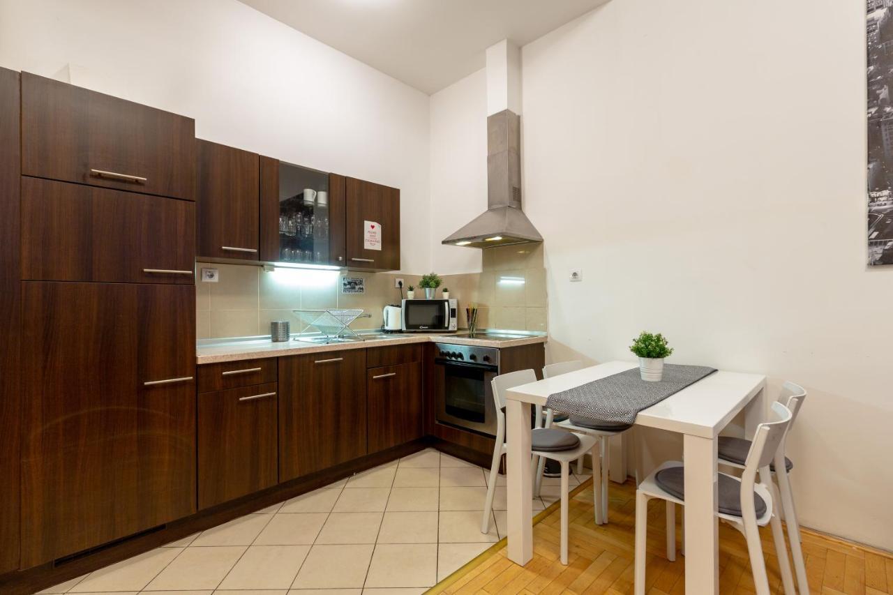 Dowtown In The Gozsdu Garden Apartment